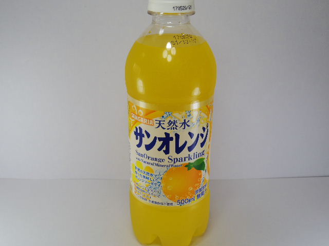 今日の飲み物：「サンガリア 天然水 サンオレンジ」を飲む！