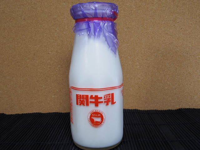 関牛乳1